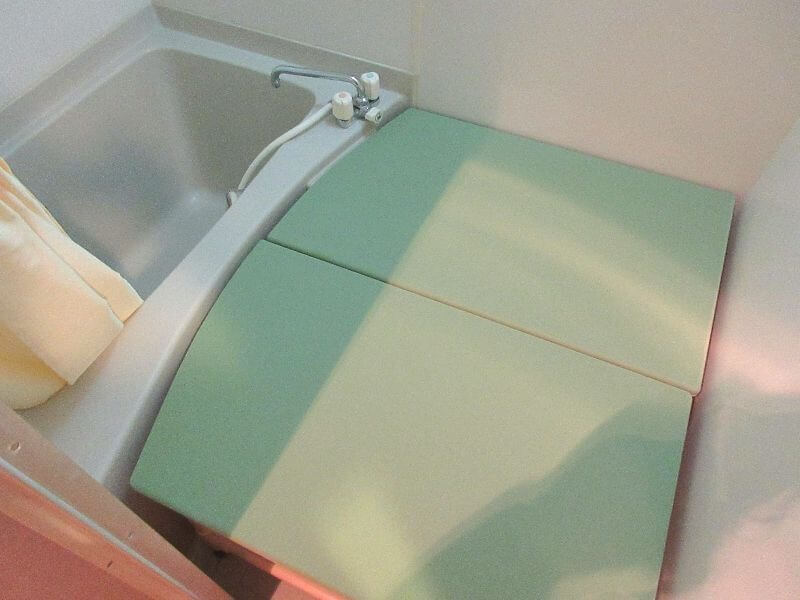 車いすを使うにじ利用者の方の自宅浴室の改造。